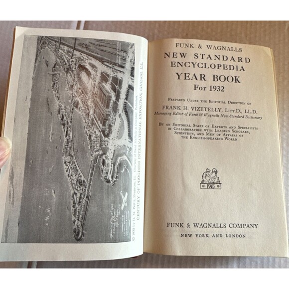 1931 Funk & Wagnalls New Standard Encyclopedia set of 24 Volumes & Yearbook 1932 - Picture 8 of 10